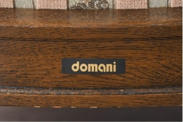 中古　カリモク家具(karimoku)　domani(ドマーニ)　QUEENS LIFE(クイーンズライフ)　クラシカルな空間を演出するアームチェアとスツールのセット　アームチェア定価約27万6千円相当　スツール定価約10万円相当　(R-084588)