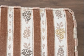中古　カリモク家具(karimoku)　domani(ドマーニ)　QUEENS LIFE(クイーンズライフ)　クラシカルな空間を演出するアームチェアとスツールのセット　アームチェア定価約27万6千円相当　スツール定価約10万円相当　(R-084588)