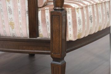  カリモク家具(karimoku)　domani(ドマーニ)　QUEENS LIFE(クイーンズライフ)　クラシカルな空間を演出するアームチェア　定価約27万6千円相当　(R-084589)