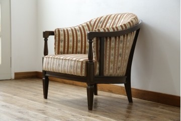 中古　カリモク家具(karimoku)　domani(ドマーニ)　QUEENS LIFE(クイーンズライフ)　クラシカルな空間を演出するアームチェア　定価約27万6千円　(R-084589)