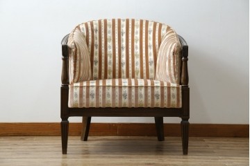 中古　カリモク家具(karimoku)　domani(ドマーニ)　QUEENS LIFE(クイーンズライフ)　クラシカルな空間を演出するアームチェア　定価約27万6千円　(R-084589)