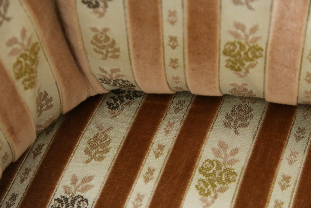 中古　カリモク家具(karimoku)　domani(ドマーニ)　QUEENS LIFE(クイーンズライフ)　クラシカルな空間を演出するアームチェア　定価約27万6千円　(R-084589)