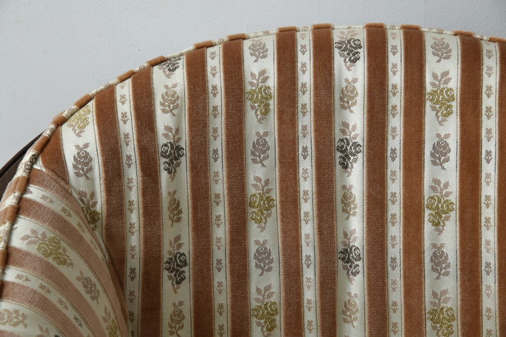 中古　カリモク家具(karimoku)　domani(ドマーニ)　QUEENS LIFE(クイーンズライフ)　クラシカルな空間を演出するアームチェア　定価約27万6千円　(R-084589)