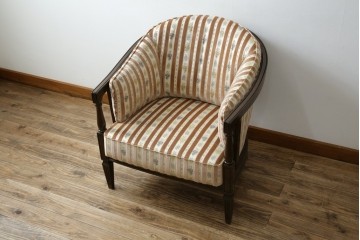 中古　カリモク家具(karimoku)　domani(ドマーニ)　QUEENS LIFE(クイーンズライフ)　クラシカルな空間を演出するアームチェア　定価約27万6千円　(R-084589)