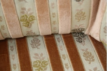 中古　カリモク家具(karimoku)　domani(ドマーニ)　QUEENS LIFE(クイーンズライフ)　クラシカルな空間を演出するアームチェア　定価約27万6千円　(R-084589)