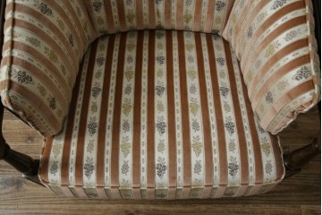 中古　カリモク家具(karimoku)　domani(ドマーニ)　QUEENS LIFE(クイーンズライフ)　クラシカルな空間を演出するアームチェア　定価約27万6千円　(R-084589)