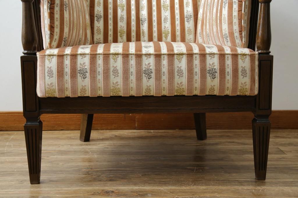 中古　カリモク家具(karimoku)　domani(ドマーニ)　QUEENS LIFE(クイーンズライフ)　クラシカルな空間を演出するアームチェア　定価約27万6千円　(R-084589)