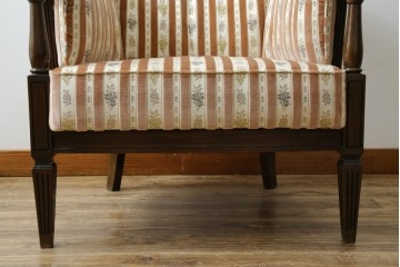 中古　カリモク家具(karimoku)　domani(ドマーニ)　QUEENS LIFE(クイーンズライフ)　クラシカルな空間を演出するアームチェア　定価約27万6千円　(R-084589)