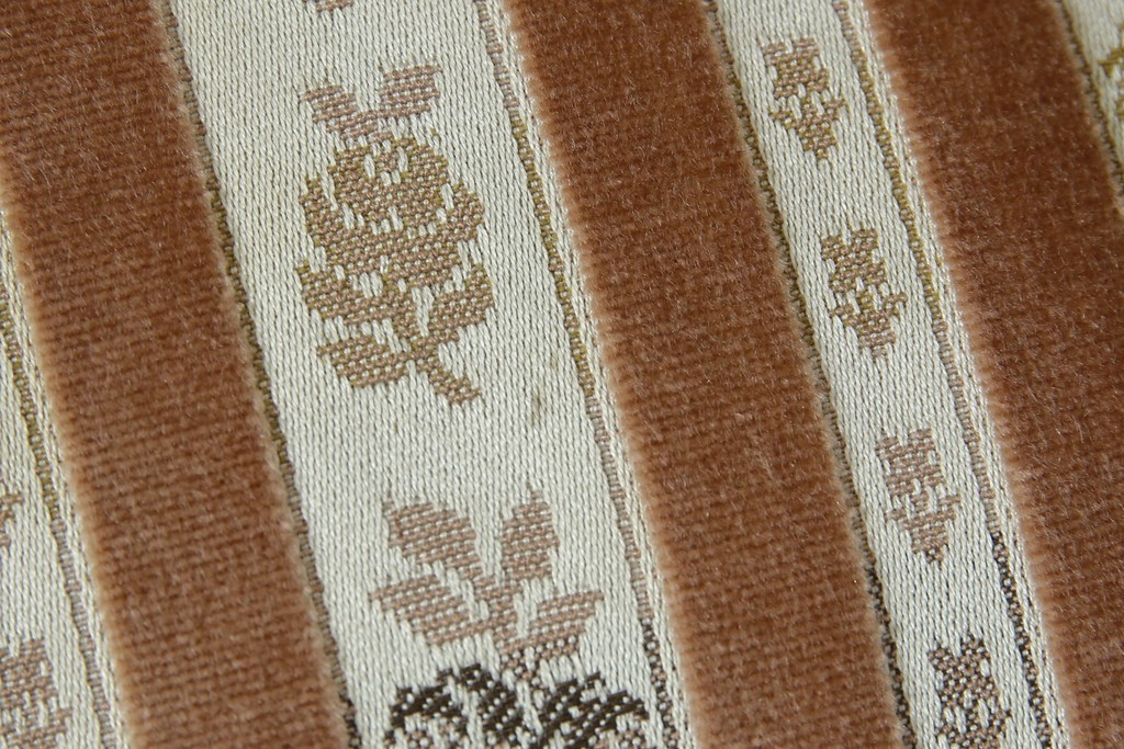 中古　カリモク家具(karimoku)　domani(ドマーニ)　QUEENS LIFE(クイーンズライフ)　クラシカルな空間を演出するアームチェア　定価約27万6千円　(R-084589)