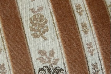 中古　カリモク家具(karimoku)　domani(ドマーニ)　QUEENS LIFE(クイーンズライフ)　クラシカルな空間を演出するアームチェア　定価約27万6千円　(R-084589)