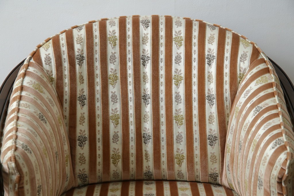 中古　カリモク家具(karimoku)　domani(ドマーニ)　QUEENS LIFE(クイーンズライフ)　クラシカルな空間を演出するアームチェア　定価約27万6千円　(R-084589)