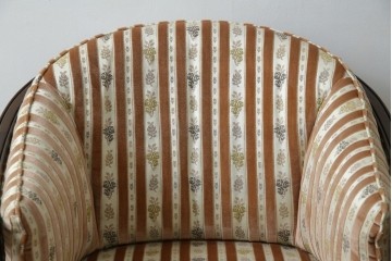 中古　カリモク家具(karimoku)　domani(ドマーニ)　QUEENS LIFE(クイーンズライフ)　クラシカルな空間を演出するアームチェア　定価約27万6千円　(R-084589)