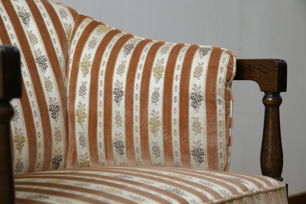 中古　カリモク家具(karimoku)　domani(ドマーニ)　QUEENS LIFE(クイーンズライフ)　クラシカルな空間を演出するアームチェア　定価約27万6千円　(R-084589)