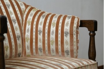 中古　カリモク家具(karimoku)　domani(ドマーニ)　QUEENS LIFE(クイーンズライフ)　クラシカルな空間を演出するアームチェア　定価約27万6千円　(R-084589)