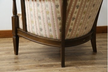 中古　カリモク家具(karimoku)　domani(ドマーニ)　QUEENS LIFE(クイーンズライフ)　クラシカルな空間を演出するアームチェア　定価約27万6千円　(R-084589)