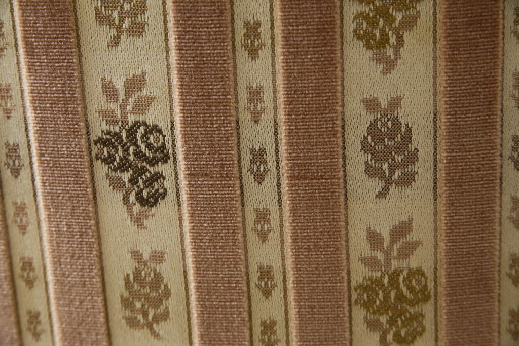 中古　カリモク家具(karimoku)　domani(ドマーニ)　QUEENS LIFE(クイーンズライフ)　クラシカルな空間を演出するアームチェア　定価約27万6千円　(R-084589)