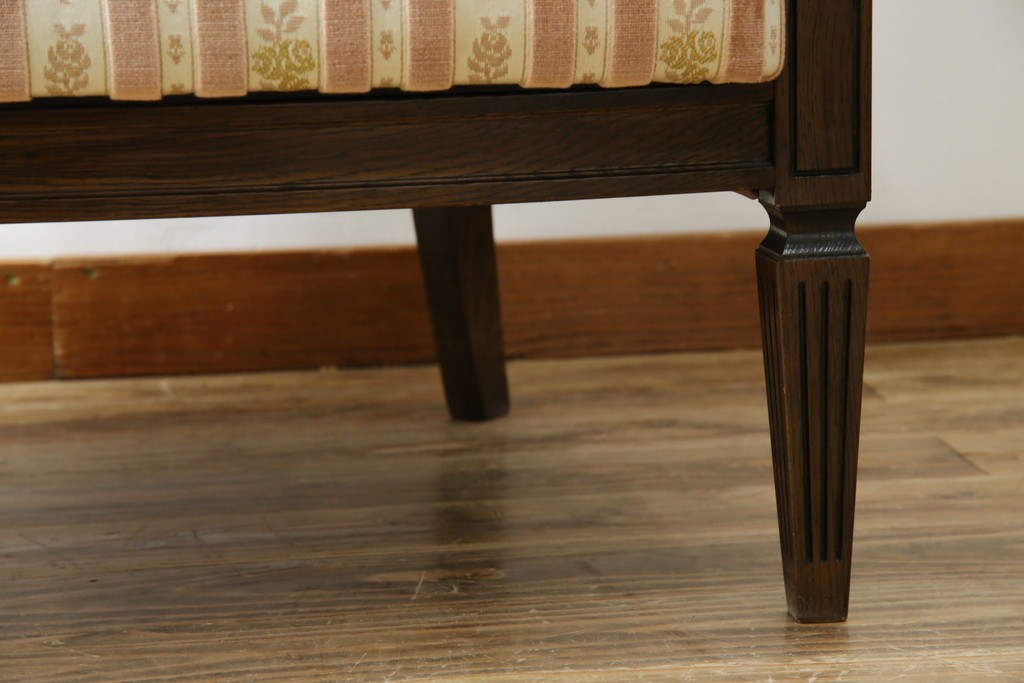 中古　カリモク家具(karimoku)　domani(ドマーニ)　QUEENS LIFE(クイーンズライフ)　クラシカルな空間を演出するアームチェア　定価約27万6千円　(R-084589)