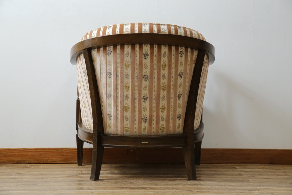 中古　カリモク家具(karimoku)　domani(ドマーニ)　QUEENS LIFE(クイーンズライフ)　クラシカルな空間を演出するアームチェア　定価約27万6千円　(R-084589)