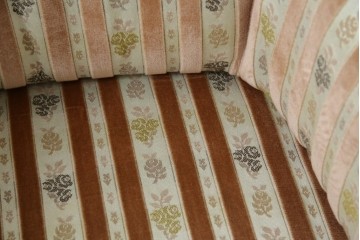 中古　カリモク家具(karimoku)　domani(ドマーニ)　QUEENS LIFE(クイーンズライフ)　クラシカルな空間を演出するアームチェア　定価約27万6千円　(R-084589)