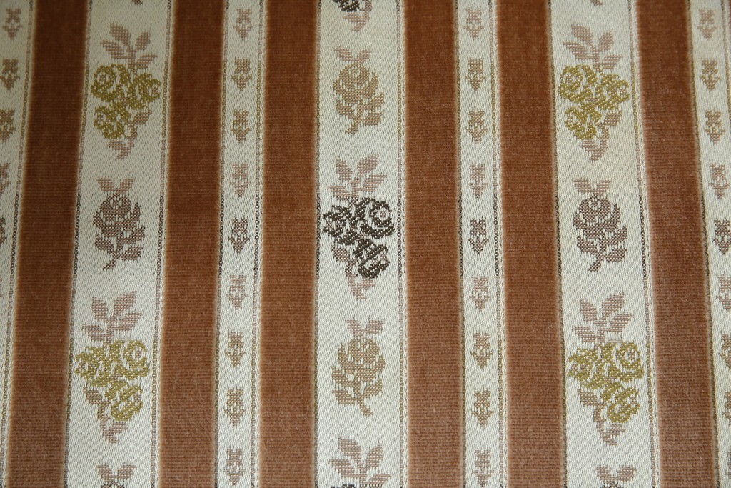 中古　カリモク家具(karimoku)　domani(ドマーニ)　QUEENS LIFE(クイーンズライフ)　クラシカルな空間を演出するアームチェア　定価約27万6千円　(R-084589)