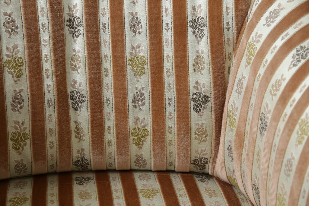 中古　カリモク家具(karimoku)　domani(ドマーニ)　QUEENS LIFE(クイーンズライフ)　クラシカルな空間を演出するアームチェア　定価約27万6千円　(R-084589)