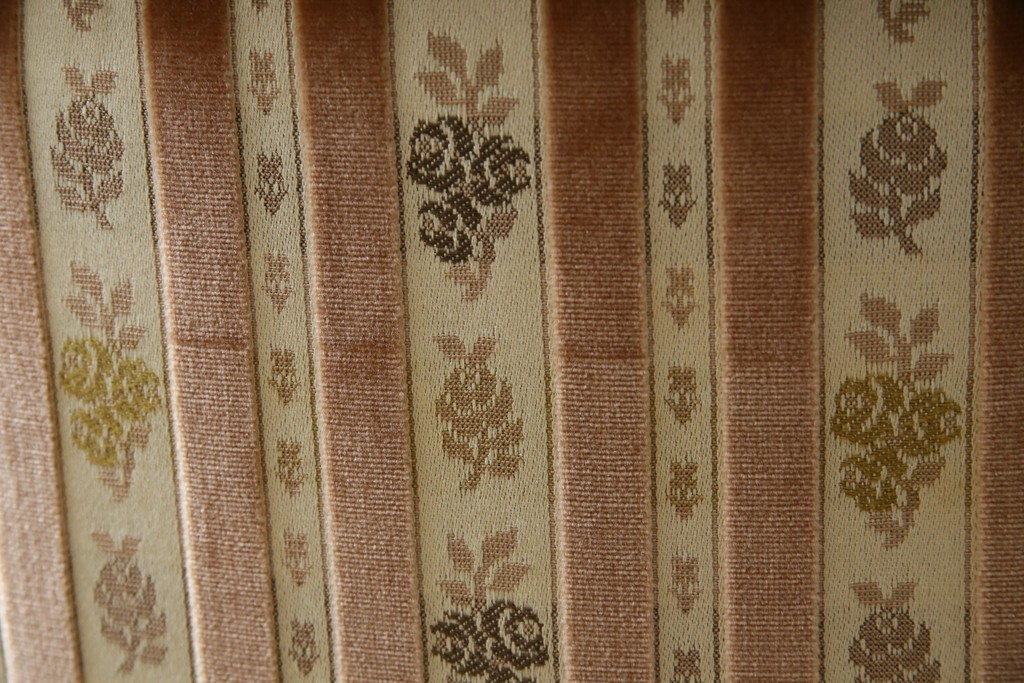 中古　カリモク家具(karimoku)　domani(ドマーニ)　QUEENS LIFE(クイーンズライフ)　クラシカルな空間を演出するアームチェア　定価約27万6千円　(R-084589)