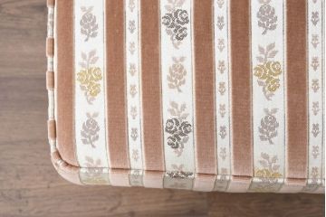  カリモク家具(karimoku)　domani(ドマーニ)　QUEENS LIFE(クイーンズライフ)　クラシカルな空間を演出するスツール　定価約10万円相当　(R-084590)