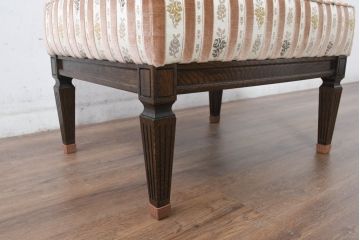  カリモク家具(karimoku)　domani(ドマーニ)　QUEENS LIFE(クイーンズライフ)　クラシカルな空間を演出するスツール　定価約10万円相当　(R-084590)