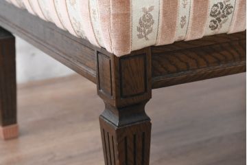  カリモク家具(karimoku)　domani(ドマーニ)　QUEENS LIFE(クイーンズライフ)　クラシカルな空間を演出するスツール　定価約10万円相当　(R-084590)
