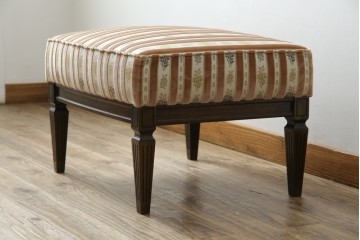 中古　カリモク家具(karimoku)　domani(ドマーニ)　QUEENS LIFE(クイーンズライフ)　クラシカルな空間を演出するスツール　定価約10万円相当　(R-084590)