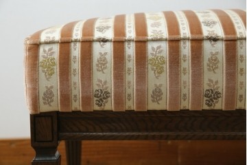 中古　カリモク家具(karimoku)　domani(ドマーニ)　QUEENS LIFE(クイーンズライフ)　クラシカルな空間を演出するスツール　定価約10万円相当　(R-084590)