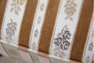 中古　カリモク家具(karimoku)　domani(ドマーニ)　QUEENS LIFE(クイーンズライフ)　クラシカルな空間を演出するスツール　定価約10万円相当　(R-084590)