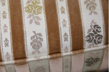 中古　カリモク家具(karimoku)　domani(ドマーニ)　QUEENS LIFE(クイーンズライフ)　クラシカルな空間を演出するスツール　定価約10万円相当　(R-084590)