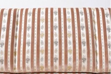 中古　カリモク家具(karimoku)　domani(ドマーニ)　QUEENS LIFE(クイーンズライフ)　クラシカルな空間を演出する3人掛けソファ　定価約55万7千円　(R-084591)