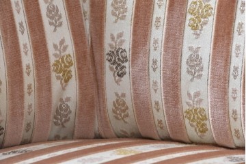 中古　カリモク家具(karimoku)　domani(ドマーニ)　QUEENS LIFE(クイーンズライフ)　クラシカルな空間を演出する3人掛けソファ　定価約55万7千円　(R-084591)