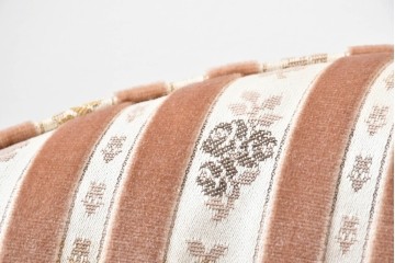 中古　カリモク家具(karimoku)　domani(ドマーニ)　QUEENS LIFE(クイーンズライフ)　クラシカルな空間を演出する3人掛けソファ　定価約55万7千円　(R-084591)