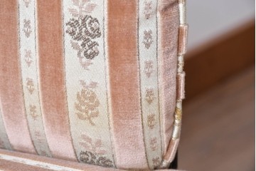 中古　カリモク家具(karimoku)　domani(ドマーニ)　QUEENS LIFE(クイーンズライフ)　クラシカルな空間を演出する3人掛けソファ　定価約55万7千円　(R-084591)