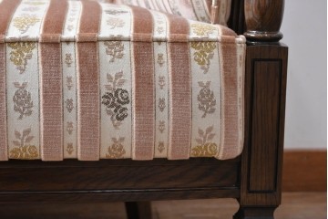 中古　カリモク家具(karimoku)　domani(ドマーニ)　QUEENS LIFE(クイーンズライフ)　クラシカルな空間を演出する3人掛けソファ　定価約55万7千円　(R-084591)