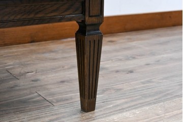中古　カリモク家具(karimoku)　domani(ドマーニ)　QUEENS LIFE(クイーンズライフ)　クラシカルな空間を演出する3人掛けソファ　定価約55万7千円　(R-084591)