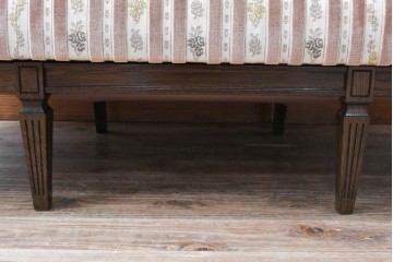 中古　カリモク家具(karimoku)　domani(ドマーニ)　QUEENS LIFE(クイーンズライフ)　クラシカルな空間を演出する3人掛けソファ　定価約55万7千円　(R-084591)