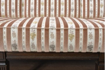 中古　カリモク家具(karimoku)　domani(ドマーニ)　QUEENS LIFE(クイーンズライフ)　クラシカルな空間を演出する3人掛けソファ　定価約55万7千円相当　(R-084591)