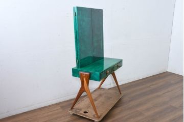 イタリアビンテージ　激レア!!　イタリア高級家具　アルド・トゥーラ(ALDO TURA)　仔山羊革張り　シャープで美しい脚の造形美と個性が光る鮮烈なグリーンに目を奪われる三面鏡ドレッサー(化粧台、鏡台、ミラー、ヴィンテージ)(R-084592)