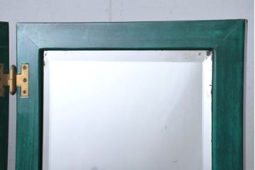 イタリアビンテージ　激レア!!　イタリア高級家具　アルド・トゥーラ(ALDO TURA)　仔山羊革張り　シャープで美しい脚の造形美と個性が光る鮮烈なグリーンに目を奪われる三面鏡ドレッサー(化粧台、鏡台、ミラー、ヴィンテージ)(R-084592)