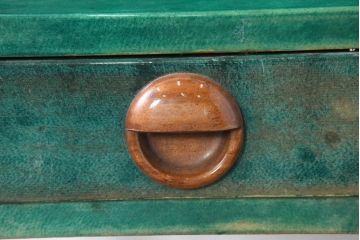 イタリアビンテージ　激レア!!　イタリア高級家具　アルド・トゥーラ(ALDO TURA)　仔山羊革張り　シャープで美しい脚の造形美と個性が光る鮮烈なグリーンに目を奪われる三面鏡ドレッサー(化粧台、鏡台、ミラー、ヴィンテージ)(R-084592)