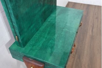 イタリアビンテージ　激レア!!　イタリア高級家具　アルド・トゥーラ(ALDO TURA)　仔山羊革張り　シャープで美しい脚の造形美と個性が光る鮮烈なグリーンに目を奪われる三面鏡ドレッサー(化粧台、鏡台、ミラー、ヴィンテージ)(R-084592)