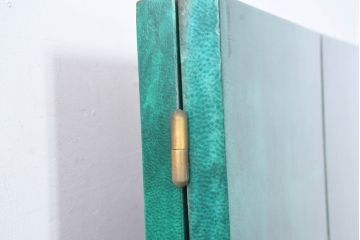 イタリアビンテージ　激レア!!　イタリア高級家具　アルド・トゥーラ(ALDO TURA)　仔山羊革張り　シャープで美しい脚の造形美と個性が光る鮮烈なグリーンに目を奪われる三面鏡ドレッサー(化粧台、鏡台、ミラー、ヴィンテージ)(R-084592)