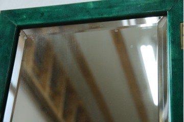 イタリアヴィンテージ　激レア!!　イタリア高級家具　アルド・トゥーラ(ALDO TURA)　仔山羊革張り　シャープで美しい脚の造形美と個性が光る鮮烈なグリーンに目を奪われる三面鏡ドレッサー　(R-084592)