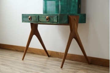 イタリアヴィンテージ　激レア!!　イタリア高級家具　アルド・トゥーラ(ALDO TURA)　仔山羊革張り　シャープで美しい脚の造形美と個性が光る鮮烈なグリーンに目を奪われる三面鏡ドレッサー　(R-084592)