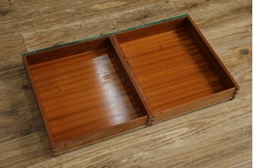 イタリアヴィンテージ　激レア!!　イタリア高級家具　アルド・トゥーラ(ALDO TURA)　仔山羊革張り　シャープで美しい脚の造形美と個性が光る鮮烈なグリーンに目を奪われる三面鏡ドレッサー　(R-084592)