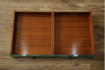 イタリアヴィンテージ　激レア!!　イタリア高級家具　アルド・トゥーラ(ALDO TURA)　仔山羊革張り　シャープで美しい脚の造形美と個性が光る鮮烈なグリーンに目を奪われる三面鏡ドレッサー　(R-084592)